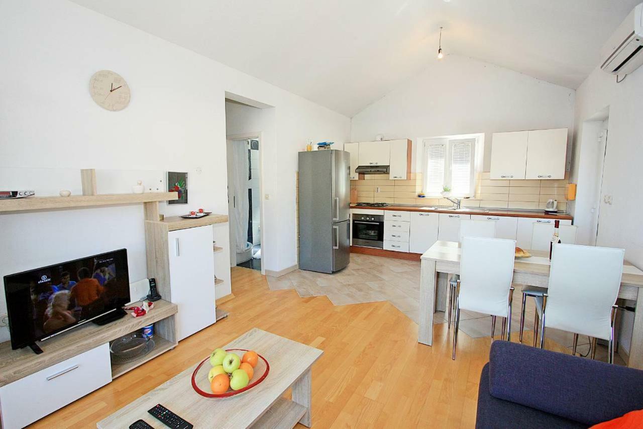 Apartmani Nila Пучища Екстер'єр фото